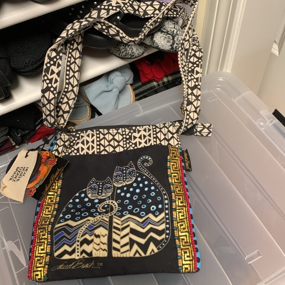 Lauren Burch Cat crossbody NWT. 8 x 10” tags on never carried - Picture 2 of 9